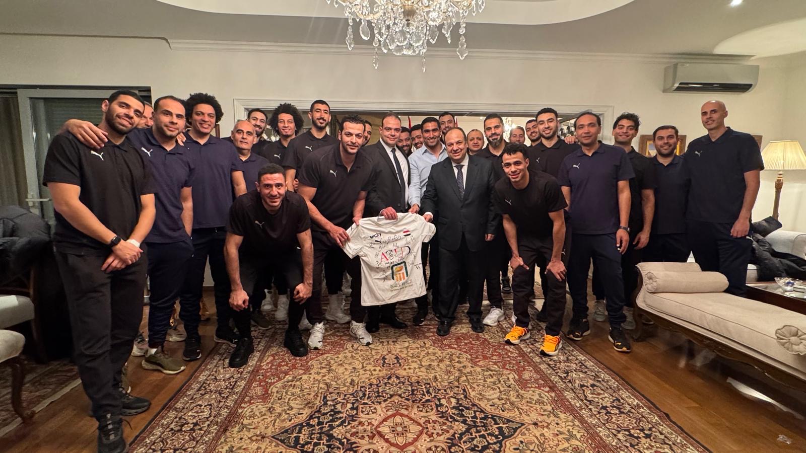 سفير مصر في كرواتيا يستقبل بعثة منتخب اليد قبل انطلاق بطولة العالم — كورافيا